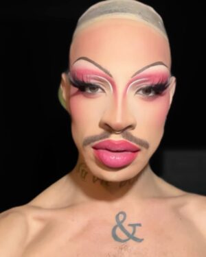 Yvie Oddly Instagram - The love has never been stranger
🧫💌⚜️