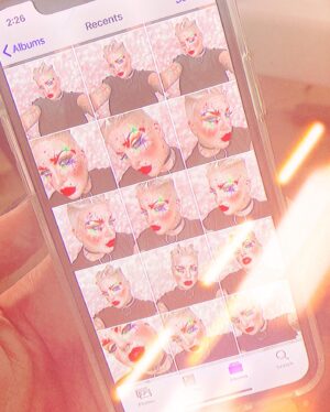 Yvonne MacInnis Instagram - Bringing the LEWKSSSS!! 🌈🎨❣️

Here’s my episode 1 entrance lewk!! Although the show is up on @wowpresentsplus I am having a watch party later this evening to celebrate the kick off of @paintedwithraven season 1!!! So excited 😆 I’m getting so many tags!! Keep it coming for #teamyvonne!!! @worldofwonder @wowpresentsplus @itsravenhunty_ @paintedwithraven

#paintedwithraven #worldofwonder #makeupartist #muasfeaturing #makeupaddict #makeuptutorial #makeuplook #makeupinspiration