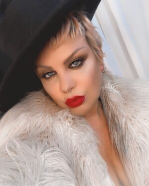 Yvonne MacInnis Instagram - Cruella Inspo photo dump 🖤🤍❤️‍🔥

Welcome to all the new friends here I am so excited to share this next adventure with you all!! ❤️‍🔥❤️‍🔥❤️‍🔥❤️‍🔥

#yvonnetheartist #creativemakeupartist #promakeupartist #makeupmentor #creativemakeup #makeupinspiration #makeuplooks #cruelladevil #cruellamakeup