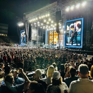 Zac Hanson Instagram - Had an amazing time at the @defleppard show last night as the #TU football stadium. @rickallenlive hooked our group up with great seats, and then commenced to host a rock master class. 👏🏼👏🏼👏🏼