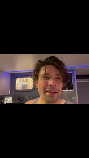 Zac Hanson Instagram - I am thinking of giving up #ice