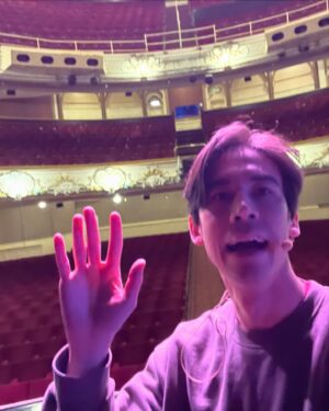 Zac Oyama Instagram - Night 1 of Glasgow!!!
