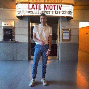 Zachary Quinto Instagram - excited to do a talk show in a language i don’t speak... 😬 @latemotivcero