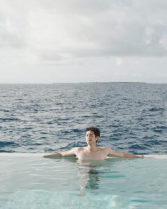 Zack Fanchiang Instagram - -
🏝️🦦悠哉時光🍹
一言不合就往泳池裡跳😆☀️
@amillamaldives @mletw 
-
台北一直下雨好悶啊🌧️
還是無法喜歡下雨天🙁