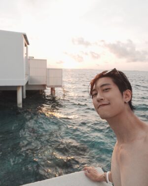 Zack Fanchiang Instagram - -
🏝️🦦悠哉時光🍹
一言不合就往泳池裡跳😆☀️
@amillamaldives @mletw 
-
台北一直下雨好悶啊🌧️
還是無法喜歡下雨天🙁