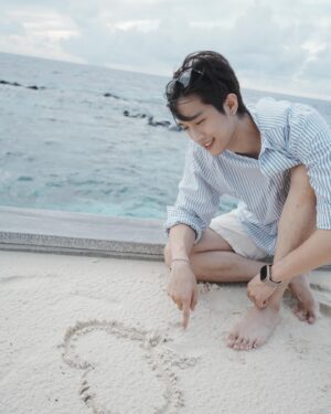 Zack Fanchiang Instagram - -
520🌹💛
美到讓人窒息的天堂 🏝️
 #maldives #resort 
@stregismaldives @mletw 
👔 @navy_co