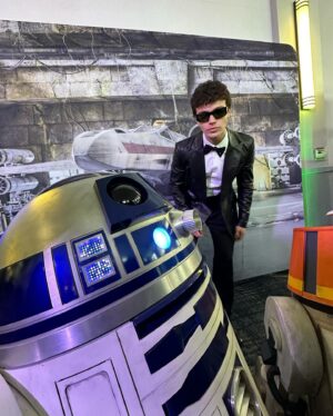 Zackary Arthur Instagram - left earth and went to @saturnawards 

Stylist: @tarzinichols
Stylist assist: @jen_and_juice
grooming: @ashleyceemakeup
Studio: @striiike

products i’d like to mention

@houseofskuff 
@grownalchemist