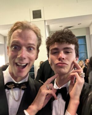 Zackary Arthur Instagram - left earth and went to @saturnawards 

Stylist: @tarzinichols
Stylist assist: @jen_and_juice
grooming: @ashleyceemakeup
Studio: @striiike

products i’d like to mention

@houseofskuff 
@grownalchemist