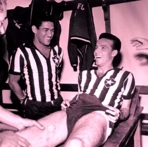 Zagallo Instagram - Alguém ai imagina qual o motivo da risada? 
A resenha no vestiário com meu eterno amigo Garrincha era grande! 
.
.
#velholobotaon #baudozagallo