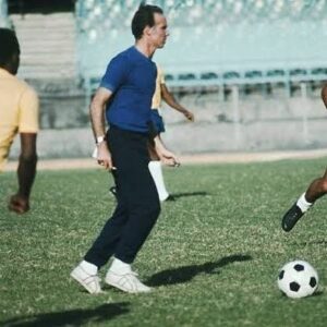 Zagallo Instagram - Parabéns ao maior e único “Canhotinha de Ouro” do futebol mundial. Um dos grandes amigos que fiz na minha carreira e um dos maiores craques que vi jogar. Desejo saúde e só coisas boas no seu dia, meu amigo, você merece!! Vida longa ao nosso @canhotinha70 !
.
.
#parabens #velholobotaon