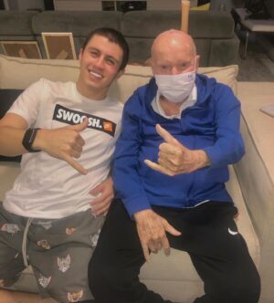 Zagallo Instagram - Hoje, dia 13 de maio, dia da Nossa Senhora de Fátima, meu neto amado Mario Jorge Lobo Zagallo Neto completa 18 anos! Parabéns, saúde, paz, amor e juizo! Te amo!
É dezoitou que fala né?! 😜
.
.
#velholobotaon #parabens