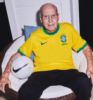Zagallo Instagram - Quem também está ansioso para o próximo jogo da amarelinha? 🟢🟡
.
.
#velholobotaon #baudozagallo