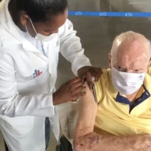 Zagallo Instagram - 3ª dose no braço e a certeza de que teremos dias melhores! Esperanças cada vez maiores! Vacinem-se todos, vacinas salvam (tem 13 letras😜🙏🏻)!!! 
.
.
#velholobotaon