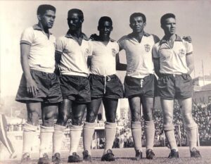 Zagallo Instagram - Essa é pra zerar o pacote de dados... Garrincha, Didi, @pele , Vavá e eu. 
Copa de 1962.
.
.
#velholobotaon #baudozagallo