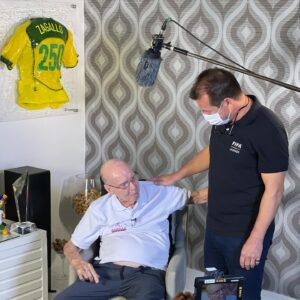 Zagallo Instagram - Parabéns meu grande e eterno capitão @dunga8oficial! Exemplo de seriedade e dedicação. Obrigado pelo carinho de sempre! Você sabe o respeito que tenho pela nossa amizade! Desejo muita saúde esse dia tão especial! Que possa seguir contruindo sua história e ajudando a tantas pessoas! Vida longa! #velholobotaon