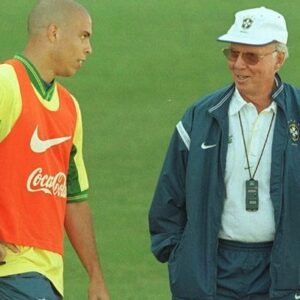 Zagallo Instagram - Qual era o papo que estava rolando com o craque @ronaldo ? 
.
.
#velholobotaon #baudozagallo