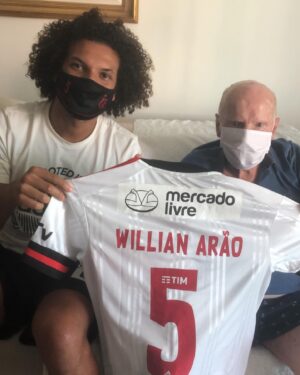 Zagallo Instagram - Obrigado pela visita @willianarao ! Demos muitas risadas! 
Foi muito bom estar com você, sucesso sempre! 😜
Obrigado ao nosso fisioterapeuta @neveslaniyan.ft !
.
.
#velholobotaon