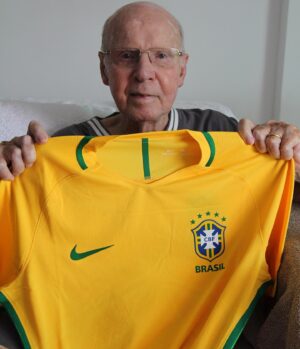 Zagallo Instagram - SORTEIO ENCERRADO!

Como presente de Natal para vocês, decidi sortear uma camisa da Seleção Brasileira autografada por mim e com dedicatória especial ao ganhador!

Para participar é muito simples:
- Siga @zagallooficial e @rioscom 
- Marque três amigos nos comentários
- Curta esse post

Podem comentar a vontade. Quanto mais comentar, mais chances de ser o ganhador.

O sorteio será realizado no dia 3/1 às 13h13m em uma live aqui no meu perfil! 

Não se esqueçam de deixar aberto o perfil de vocês no dia do sorteio!

BOA SORTE E BOM NATAL A TODOS!

#velholobotaon