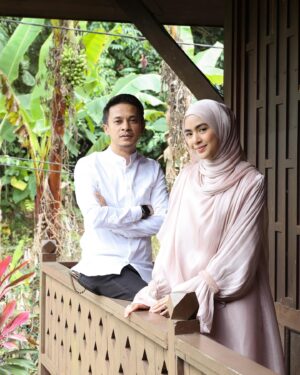 Zahiril Adzim Instagram - Aminah ikut je cakap Ummi & Walid kalini. Lepasni, kita jadi satu keluarga yang bahagia ye ☺️

Korang tengok dekat TV3 & Tonton okay! 🤍

#AkuBukanUstazah 
#AkasiaTV3