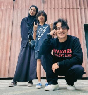 Zahiril Adzim Instagram - Hye.
It’s 3 of us again.
♥️