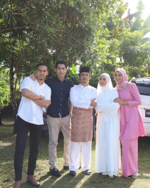 Zahiril Adzim Instagram - Betul ke Aminah kahwin dengan Dr Omar? Atau mungkin hanya mimpi semata mata 🫣🤭 

#AkuBukanUstazah 
#AkasiaTV3