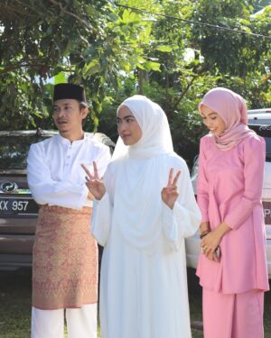 Zahiril Adzim Instagram - Betul ke Aminah kahwin dengan Dr Omar? Atau mungkin hanya mimpi semata mata 🫣🤭 

#AkuBukanUstazah 
#AkasiaTV3