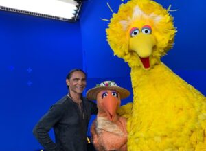 Zahn McClarnon Instagram - Got to hang out with these iconic characters today on @sesamestreet 🙂#gottabigbirdfeather