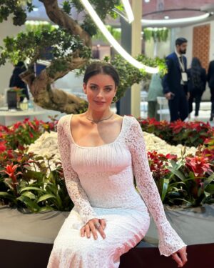 Zahra Habib Instagram - أرشد روحك لمن يهبك من روحه 
لأن 
كل الأعمال بالنيات إلاالحب بالأفعال