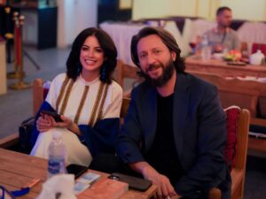 Zahra Habib Instagram - حلوة اللحظات اللي نعيشها ويه الأشخاص 
اللي نحبهم ونحترمهم ونشاركهم النجاح والإنجازات
وماكو احلى من تجربة وطن ويه حبيب القلب 
والعراب هنودات ❤️