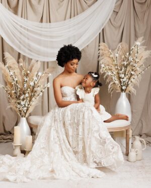 Zakiyah Everette Instagram - 💐 📸 Mother’s Day mini sessions are open , head on over to @lisayvettephotography and tap the link in the bio to book your session 🩷☺️ #mothersday2024 #springphotography #charlottephotography #charlottefamilyphotography #mothersdayminisessions