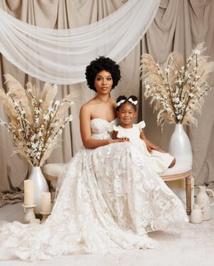 Zakiyah Everette Instagram - 💐 📸 Mother’s Day mini sessions are open , head on over to @lisayvettephotography and tap the link in the bio to book your session 🩷☺️ #mothersday2024 #springphotography #charlottephotography #charlottefamilyphotography #mothersdayminisessions