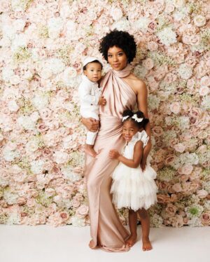 Zakiyah Everette Instagram - 💐 📸 Mother’s Day mini sessions are open , head on over to @lisayvettephotography and tap the link in the bio to book your session 🩷☺️ #mothersday2024 #springphotography #charlottephotography #charlottefamilyphotography #mothersdayminisessions
