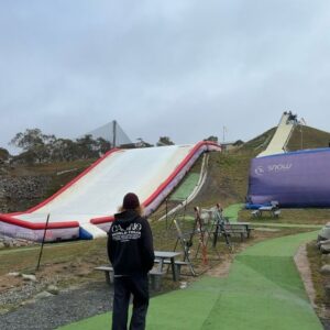 Zali Stegall Instagram - ❄️Great official opening of the National Snowsport Training Centre at Jindabyne by @chrisminnsmp with @kristymcbain @stevewhanmp. Really exciting to see NSW Govt, NSWIS @owi_aus and @snowaust create world leading facilities for current champs like @jakara_anthony @valentinoguseli and lots of up and coming winter and summer athletes! 🏂🎿⛷️