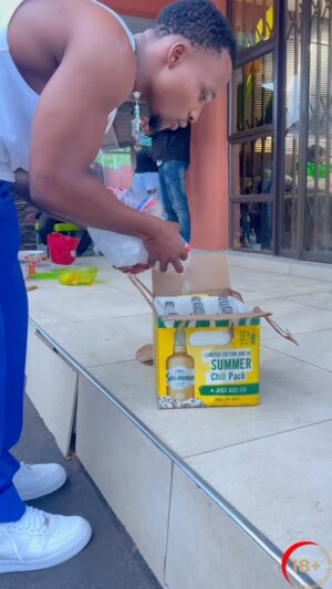 Zamani Mbatha Instagram - almost forgot that i brought the @savannacider chill-pack (12x500 ml) home for Boxing Day chillas! 
Eazzy To Use
Just Add ice and it’s use once and dispose.. 
how convenient?!
#SavannaSummerChillPack #siyavannasa