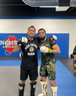 Zarrukh Adashev Instagram - What a honor to share the room with my legend brothers former UFC LIGHTWEIGHT CHAMPION AND HALL OF FAMER @frankieedgar AND CURRENT LIGHTWEIGHT UFC CHAMPION AND FUTURE HALL OF FAMER IN SHA ALLAH @islam_makhachev 
LEGENDS INSIDE AND OUTSIDE OF THE Cage