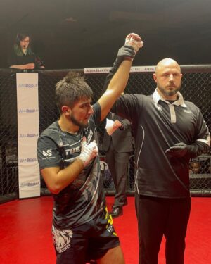 Zarrukh Adashev Instagram - Alhamdulillah we got W tonight have mistakes to fix on to the next one 
Congrats to my lil brother @uzb_forever_  came back strong after layoff from fight TEAM IS PROUD OF YOU 
Thanks to whole team for helping Nodir for he’s fight THE UZBEK IS BACK 🇺🇿❤️🥷 @stellarfights @brianwka THANK U FOR HAVING US
@hasan_jamshidov 
@dilovar_balaev 
@rustam__shomaxmadov 
@teamzarrukhadashev