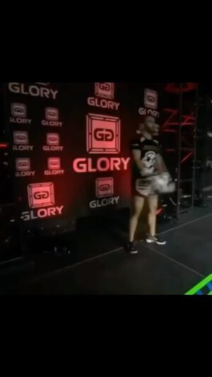 Zarrukh Adashev Instagram - One of my favorite fight when I broke my hand in the first round and fought 3 rounds 😁🥷👊🏻 
#thelion @glorykickboxing