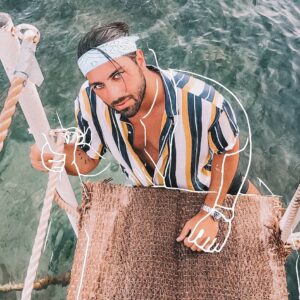 Zaven Aslanian Instagram - Voyager est la seule chose qu’on achète qui nous rend plus riche.
