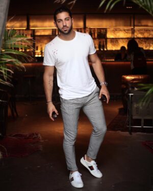 Zaven Aslanian Instagram - Quel est votre plus grand rêve ?
Moi: Faire le tour du monde 🌎