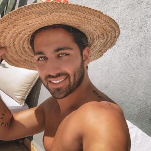 Zaven Aslanian Instagram - Hola Señorita 👒