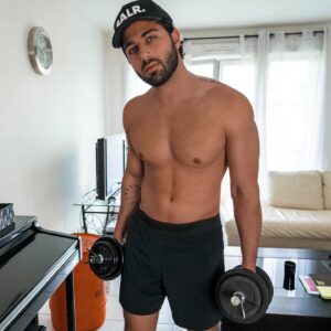 Zaven Aslanian Instagram - Workout done ✔️