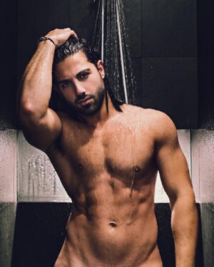 Zaven Aslanian Instagram - Shower done 💦