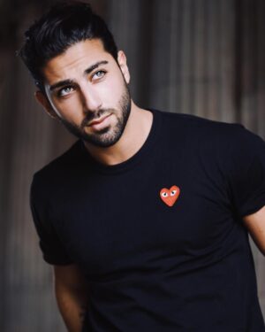 Zaven Aslanian Instagram - Tagg la personne qui compte le plus pour toi ❣️👇🏼