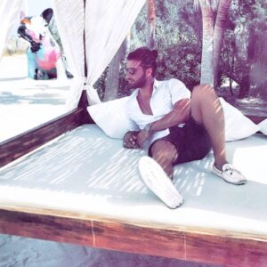 Zaven Aslanian Instagram - "ʟᴀ sᴇᴜʟᴇ ᴄʜᴏsᴇ ǫᴜ'ᴏɴ ᴇsᴛ sûʀ ᴅᴇ ɴᴇ ᴘᴀs ʀéᴜssɪʀ ᴇsᴛ ᴄᴇʟʟᴇ ǫᴜ'ᴏɴ ɴᴇ ᴛᴇɴᴛᴇ ᴘᴀs.."