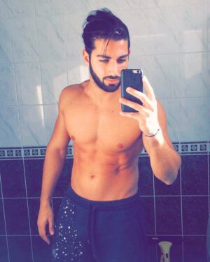 Zaven Aslanian Instagram - Bon dimanche à tous 😘