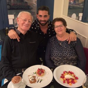 Zaven Aslanian Instagram - Dîner avec mes grands-parents ❤️
60 ans de mariage cette année 🥳