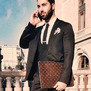 Zaven Aslanian Instagram - Meeting day 💼