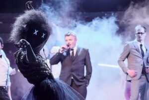Zdeněk Piškula Instagram - ROMEO A JULIE
odpremierováno. 
v divadle: @abckomedierokoko  Děkuji všem kdo se na této inscenaci podílel. 🙏🏼 JSTE BÁJĚČNÍ! 
Ze světla tma a černější než peklo. 
DORAŽ.