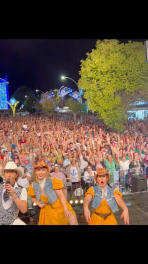 Zé Amaro Instagram - Olá gente que eu adoro ❤️‍🔥
Somos aos milhares 🤠

Próximos shows🤠⤵️

11 - FEVEREIRO
Gião, Vila do Conde 22h
Padrinho do Carnaval 

17 - FEVEREIRO
Alemanha 🇩🇪 
ASSOCIAÇÃO PORTUGUESA DE WEI HEIM-TECK ❗️ESGOTADO❗️ 

8 - MARÇO
Sport Club Português 
Newark New Jersey 🇺🇸

9 - MARÇO
The Portuguese American Cultural Center of The Tarrytowns 
Tarrytown New York🇺🇸

10 - MARÇO
Mineola Portuguese Center
Mineola New York🇺🇸

15 - MARÇO
Guardizela, Guimarães 🇵🇹

16 - MARÇO
COLISEU LISBOA 🇵🇹
https://coliseulisboa.bol.pt/Comprar/Bilhetes/130335-

18 - MARÇO
A Anunciar 🇵🇹

22 - MARÇO
USA 🇺🇸 

23 - MARÇO
USA 🇺🇸 

24 - MARÇO
USA 🇺🇸 

31 - MARÇO
 Louredo - Póvoa de Lanhoso 22h 🇵🇹

6 - ABRIL 
Fão - Esposende 22h 🇵🇹

13 - ABRIL
Neuchâtel - Suíça 🇨🇭 

14 - ABRIL
 Barco - Guimarães 22h 🇵🇹

27 - ABRIL
Boim - Lousada 

#tour15anos #tourcowboyportugues #zéamaro #zeamarotour #zeamaro #california #sanjose #sanfrancisco #santaclara #meucoracaodecowboyapaixonado #casinha #casinhabranca #cowboy #festadecowboy #aluatueeu #cowboyappaixonado #aminhaestrada