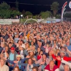 Zé Amaro Instagram - Obrigado Ataíde, Vila Meã ❤️‍🔥
Foram um público excepcional, juntos cantamos e vivemos uma noite repleta de  amor, estão no meu coração ❤️‍🔥 

Próximos shows⬇️

30
São Pedro Fins - Maia-22h

Julho:

4
Ilha de São Jorge - Açores 

6
Brufe - Vila Nova de Famalicão 

7
Estela - Póvoa de Varzim 

11
Parchal - Lagoa - Algarve 

12
Covilhã - Feira de São Tiago 

13
Ancede - Baião

14
Esmeriz - Vila Nova de Famalicão -17h

19
Vila Nova da Baronia, Alvito - Beja 

20 
Lemenhe - Vila Nova de Famalicão 

21
Paredes - Festas da Cidade 

22
Caldas de São Jorge - Feira

24
Oliveira do Hospital - ExpOH

25
Lustosa - Lousada 

26
Sousanil - Santa Maria da Feira 

27
Correlhã - Ponte de Lima 

28
Arões São Romão - Fafe 

29
Meixedo - Bragança 

31
Sanxenxo - Espanha 

#tourcowboyportugues #zéamaro #saopedro #nóquenãodesata #zeamarotour #zeamaro #homemdesonhos #omeucaminho #meucoracaodecowboyapaixonado #casinha #casinhabranca #cowboy #festadecowboy #aluatueeu #cowboyappaixonado #aminhaestrada #cowboyportugues